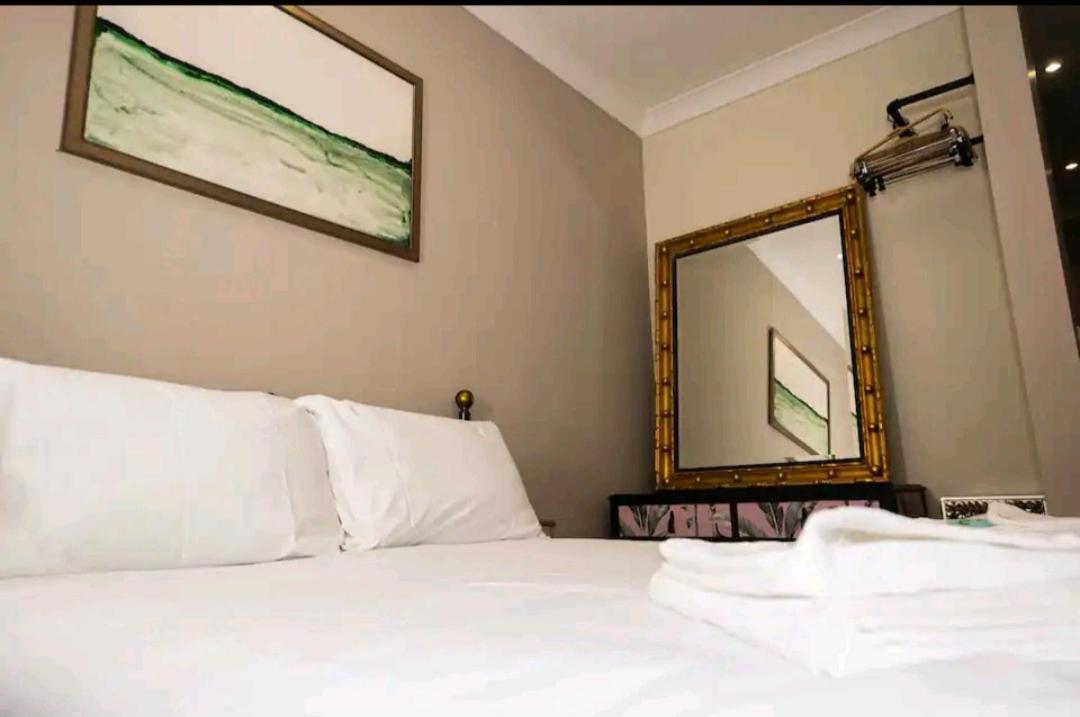 Stones Throw Apartment Scarborough Exterior photo